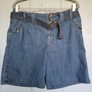 Lee Just Below The Waist Blue Jeans  Shorts for Women. Size 12(M)